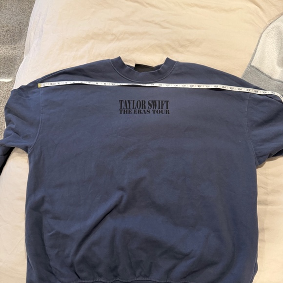 Taylor Swift Eras Tour Blue Crewneck Sweatshirt - XL - International Dates - Picture 6 of 8